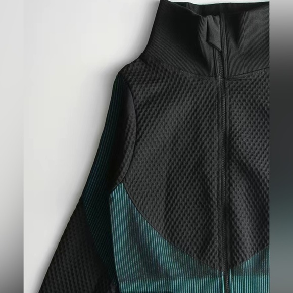 3-piece set: leggings, sports bra, & cropped zip jacket | Black & Forest Green - Picture 11 of 15